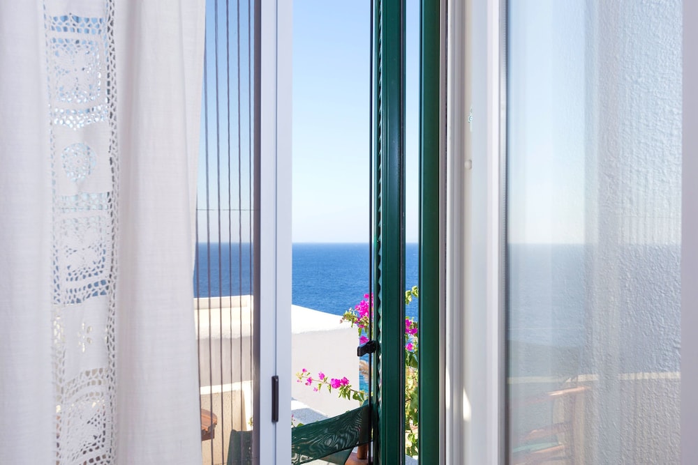 Pahivouni Studios & Suites photo 5