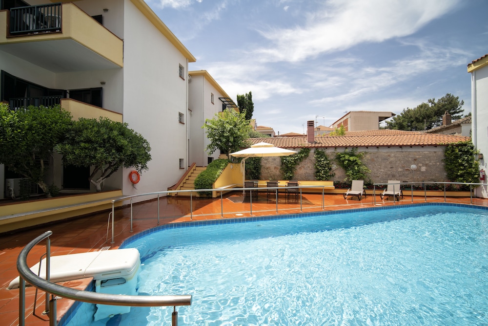 Elia Apartments
