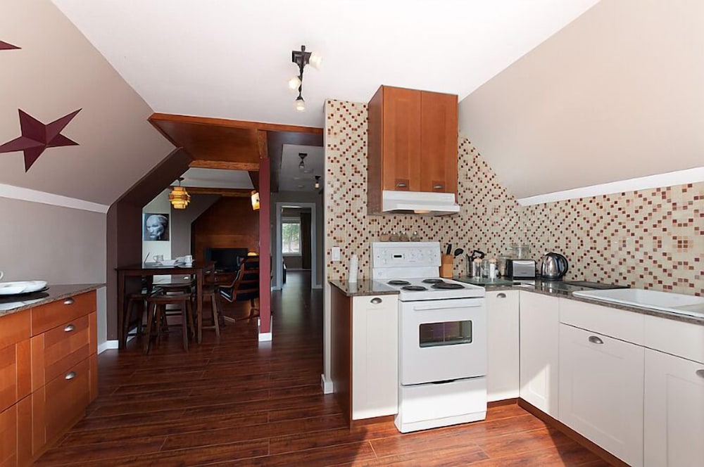 Commercial Drive Accommodations