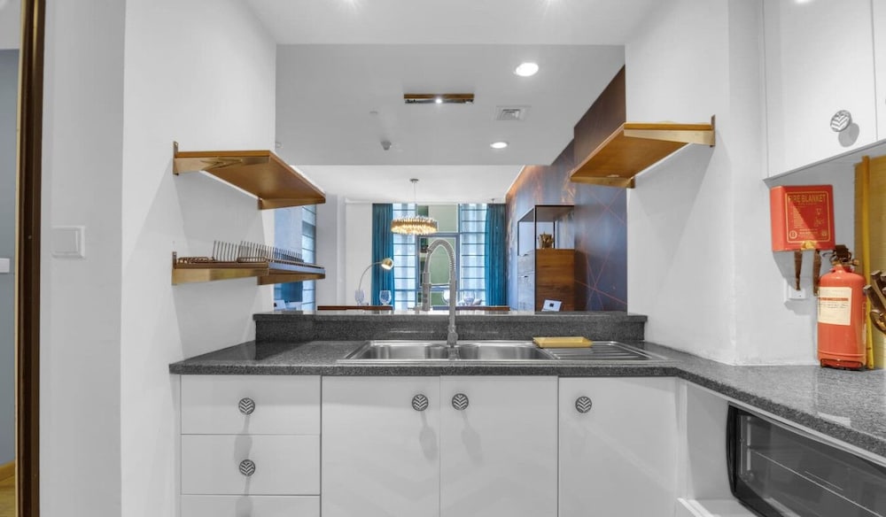 Manzil - Stylish 2BR nr Metro Station Al Jaddaf