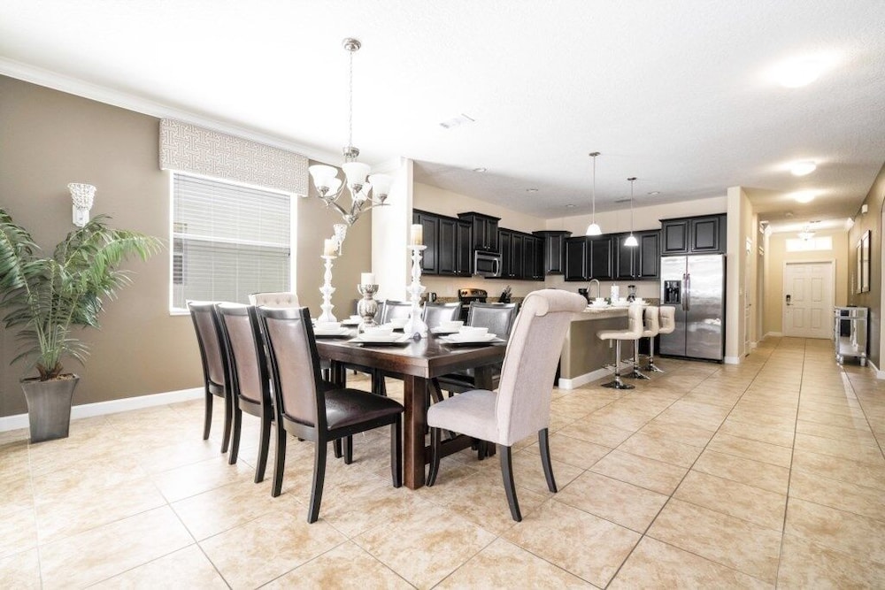 Family Pool Home Near Disney!! Modern Decor, Bbq ,resort W/ Tons Of Amenities! 6 Bedroom Home