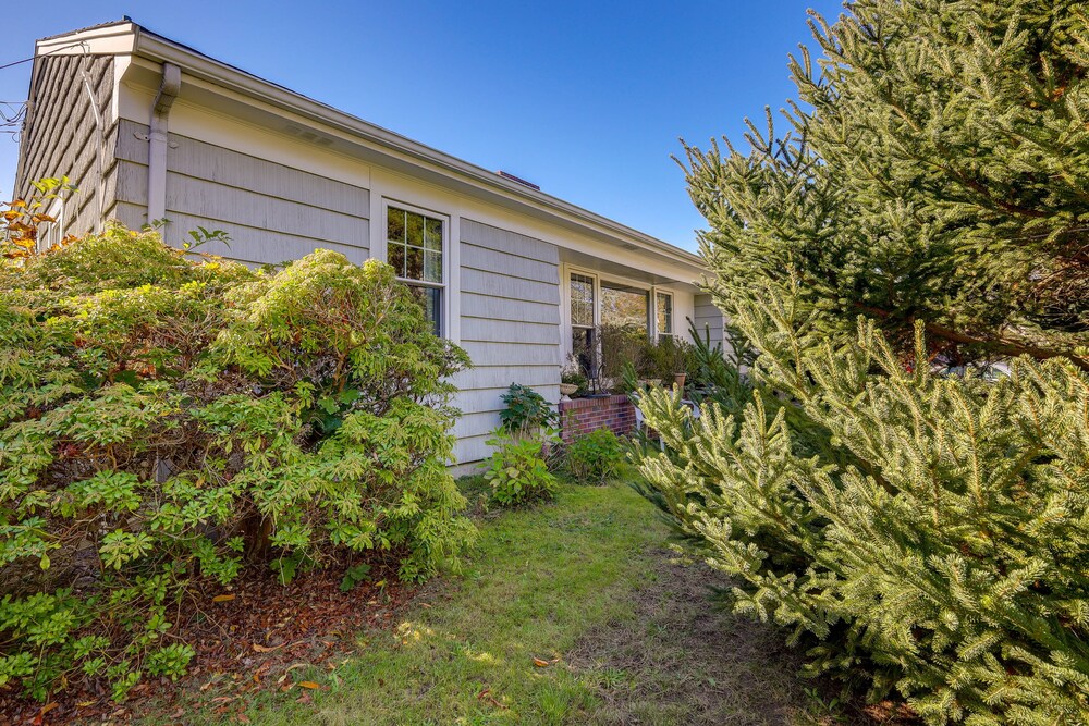 Cape Cod Home: Walk to Beach & Main St Hyannis!