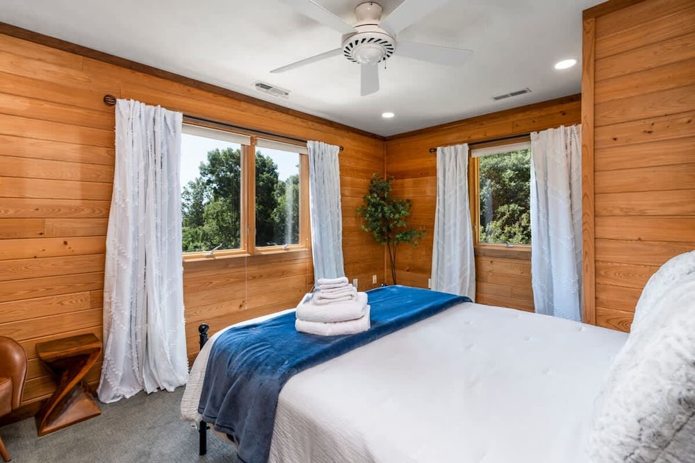 Love Afton Cabin - Family Home