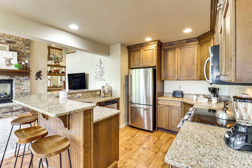 Beach Access & Hot Tub: Retreat in Lake Harmony!