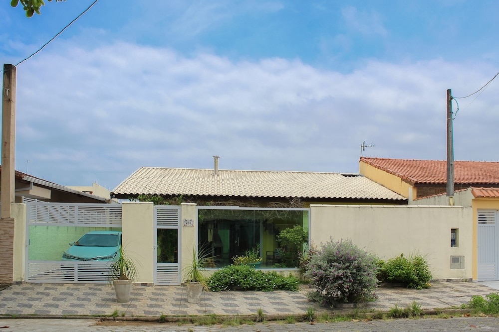 P004 Casa c 3 Dorm. Apenas 150m da Praia
