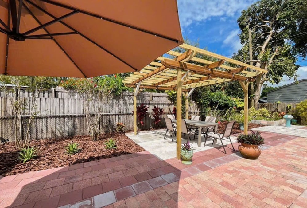 Pool Home in Seminole 5miles to Beach