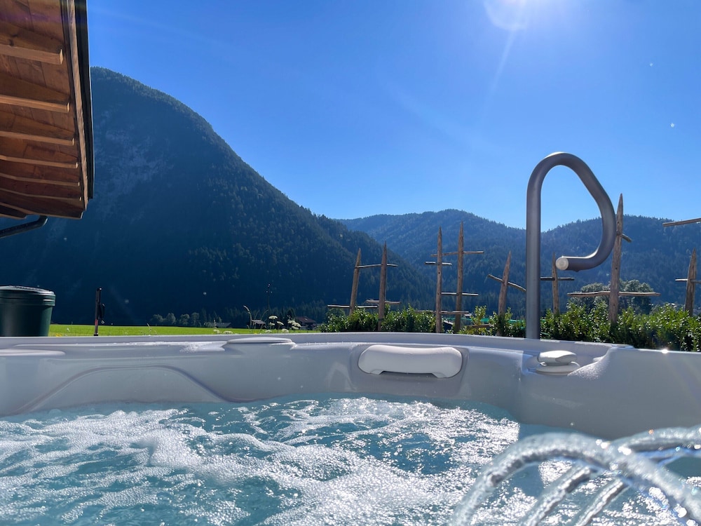 Chalet Leutasch With Ski Trail & Mountain Views