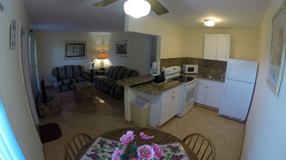 Lago Mar Motel and Apartments