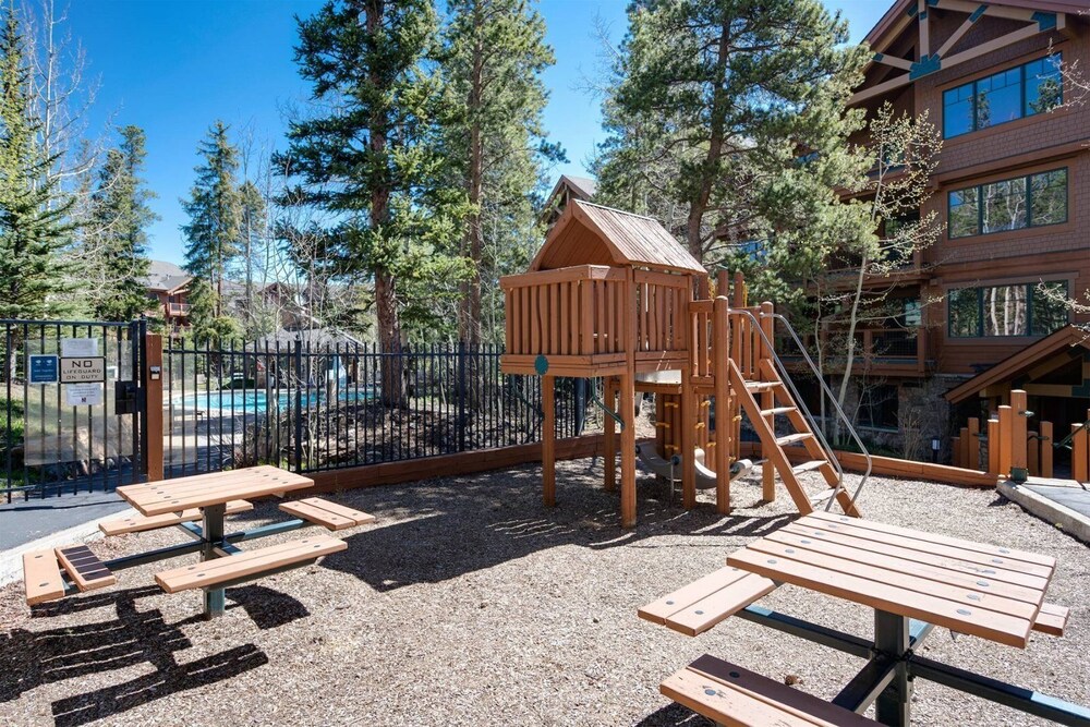 Ski-in Mountain Thunder Lodge 2 Bedroom Condo