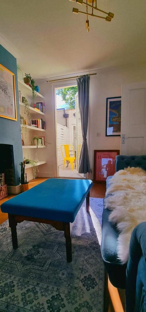 Stylish 3 Bedroom Townhouse in Brockley With Large Garden