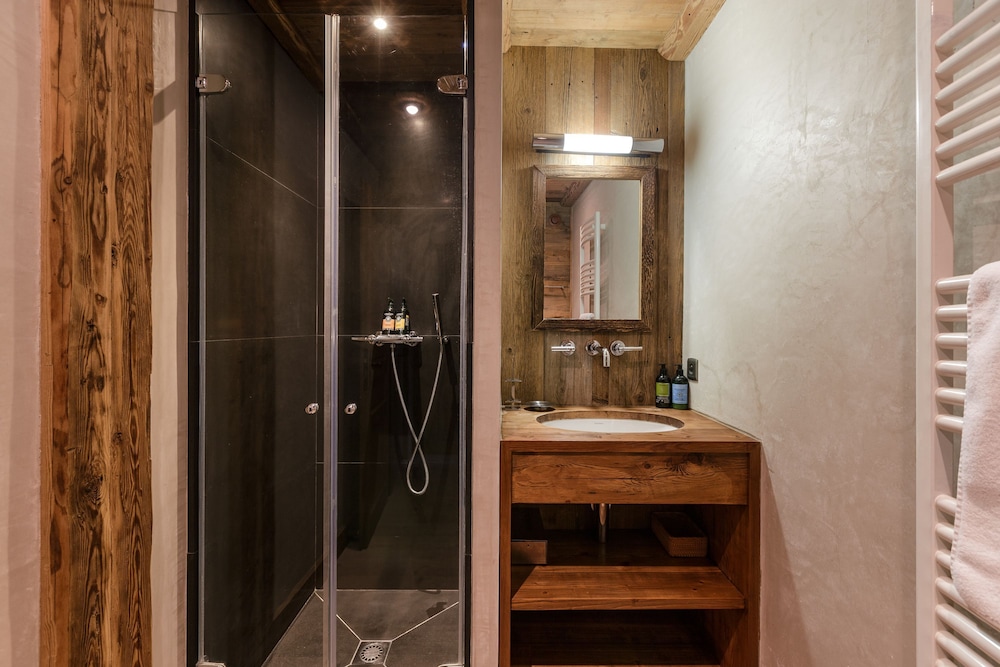 Chalet Hermine 5 Hot Tub and Sauna Les Chosalets
