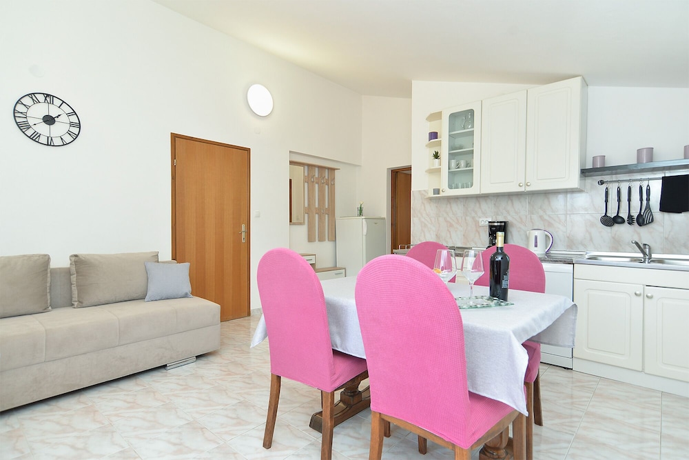 Apartments Emil 596