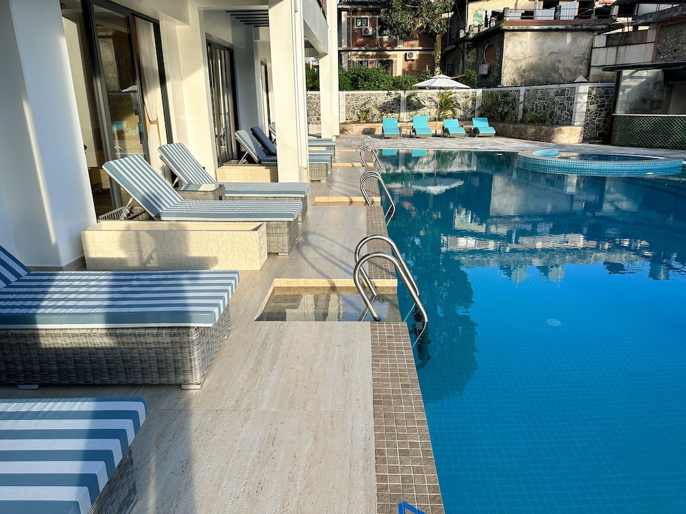 Lake View Resort