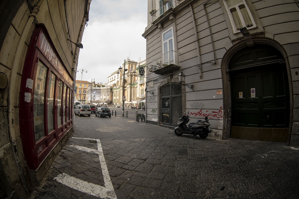 B&B Le 4 Stagioni Dante's Suites by ClaPa Group Dislocated Hospitality