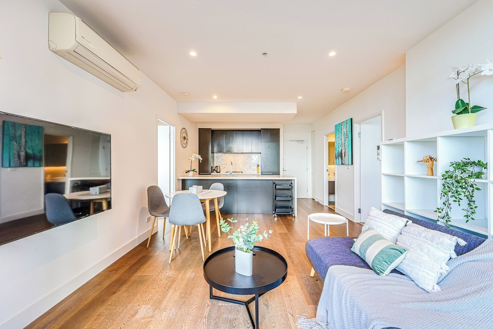 StayAU Stylish 2BR Central Box Hill