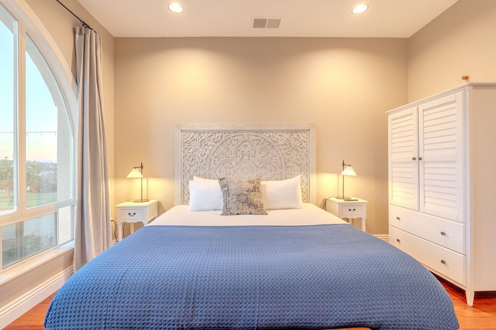 Colina by Avantstay Secluded Mountain Top Oasis w Pool Hot Tub Putting Green