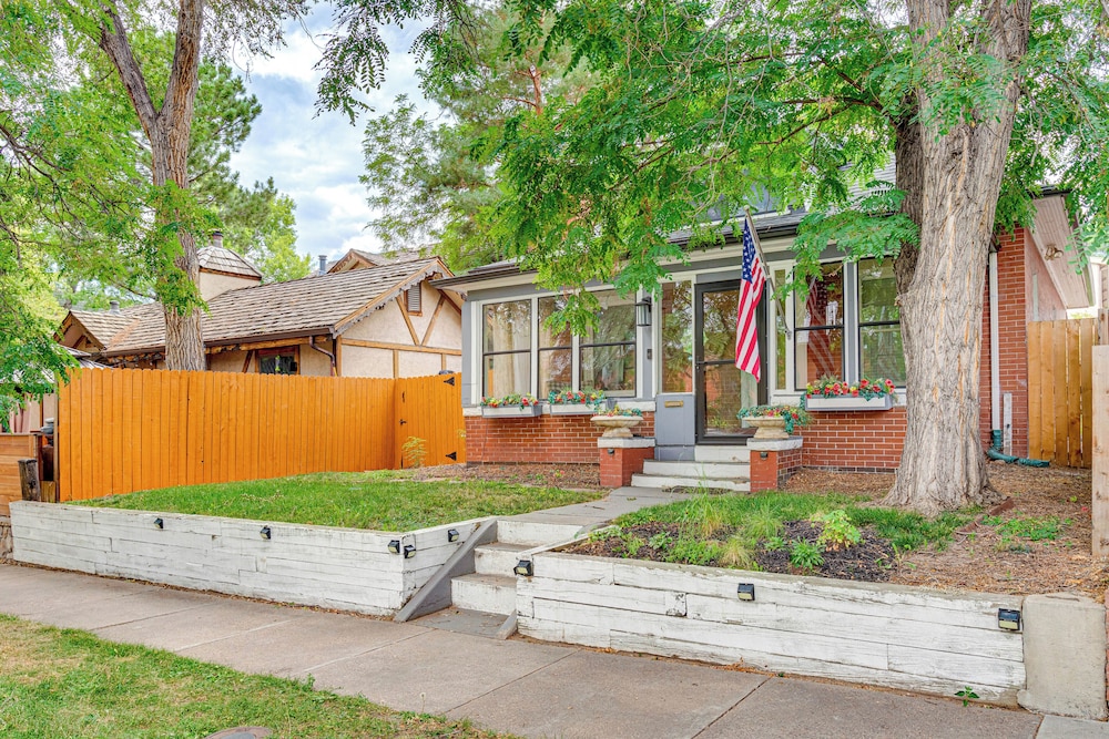 Denver Retreat in Cherry Creek: Walk to Dining!