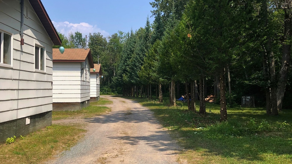 Staying by the Lakeside Cottages