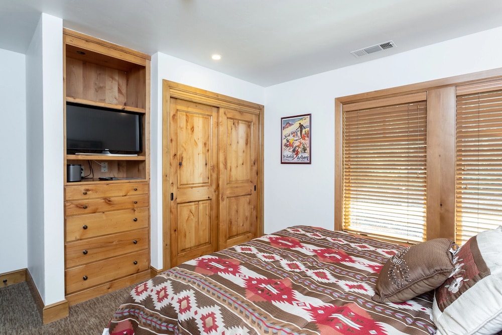 Stag Lodge at Deer Valley Resort - Three Bedroom Residence with Spa #11 3 Condo