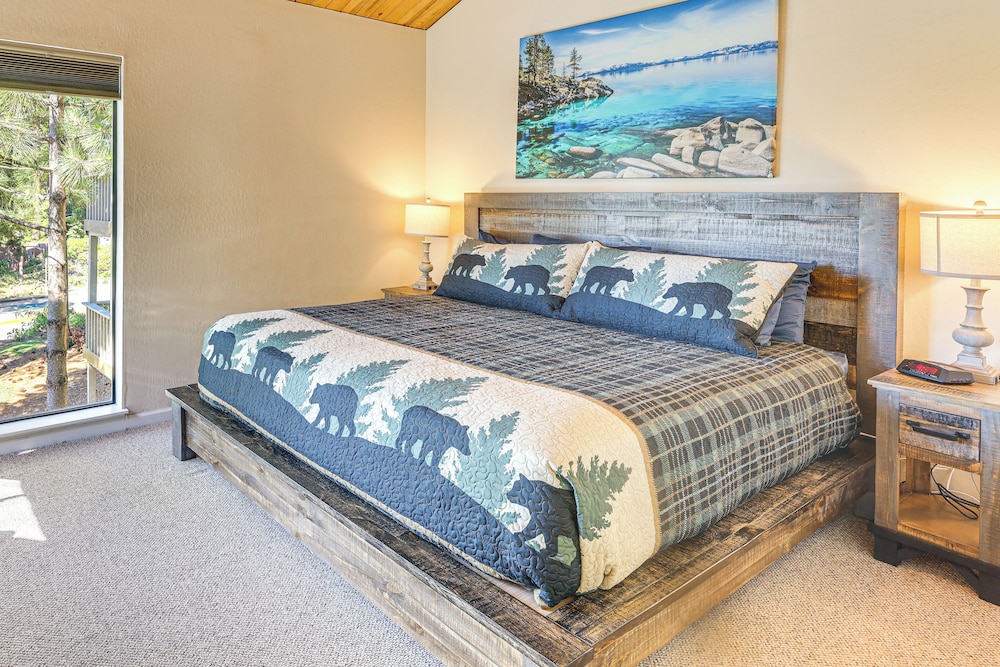 5 Mi to Northstar Resort! Multi-level Family Condo