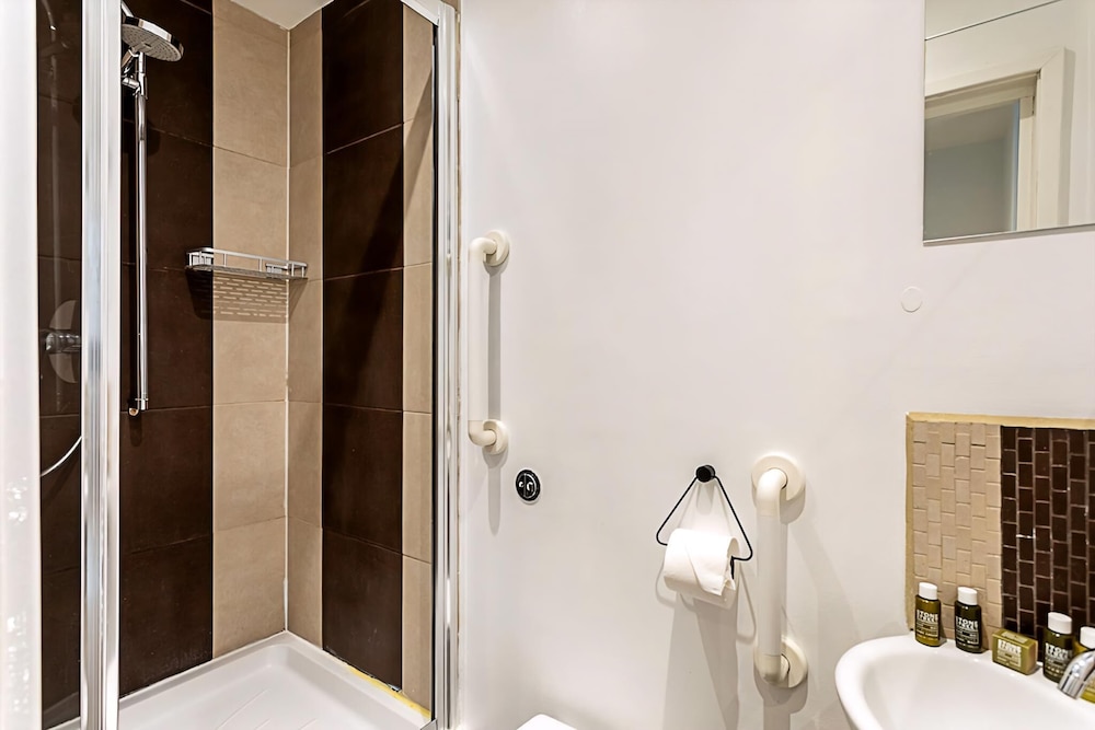 Elegant 3 bed Apartment in Earls Court