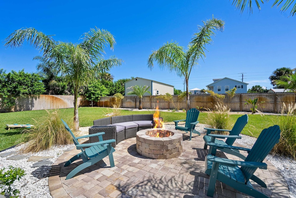 Fire Pit Tropical Oasis Steps to Beach Outdoor Seating