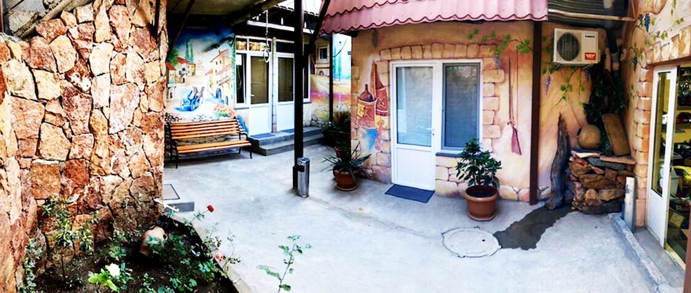 Domino Yerevan Hostel & Tours