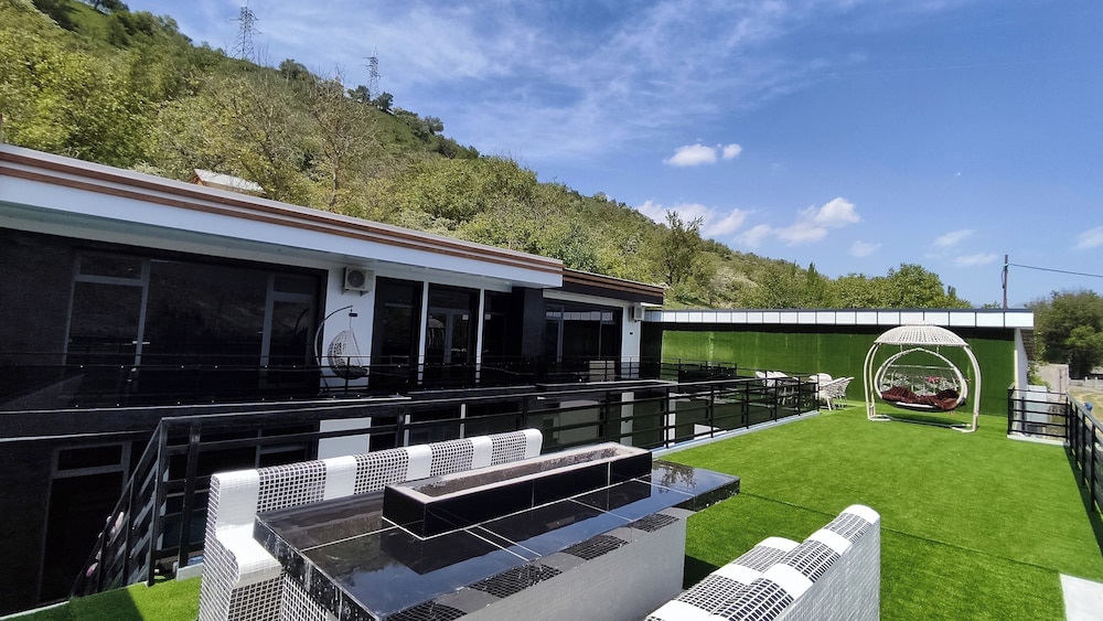 Everest Guest House