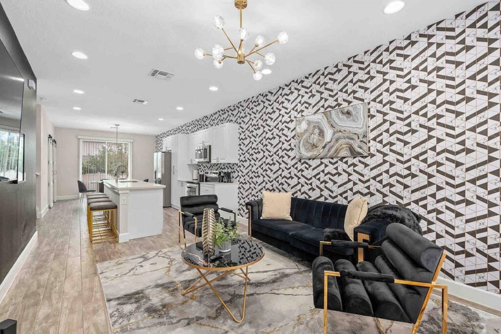 Super Epic- Sleeps 32 TWO Separate Townhomes