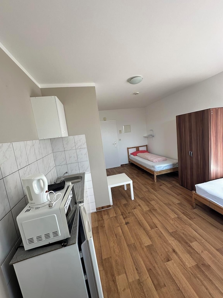 2-Rent Group Hostel Apartments HAN53
