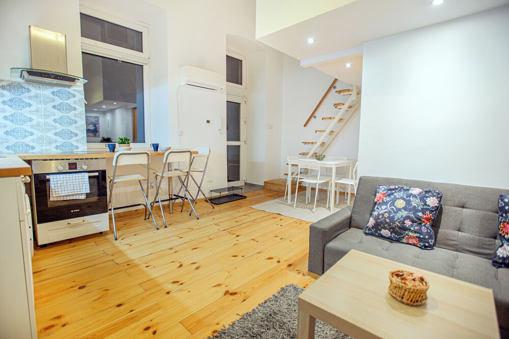 Cute gallery flat in Budapest Pearl view 5