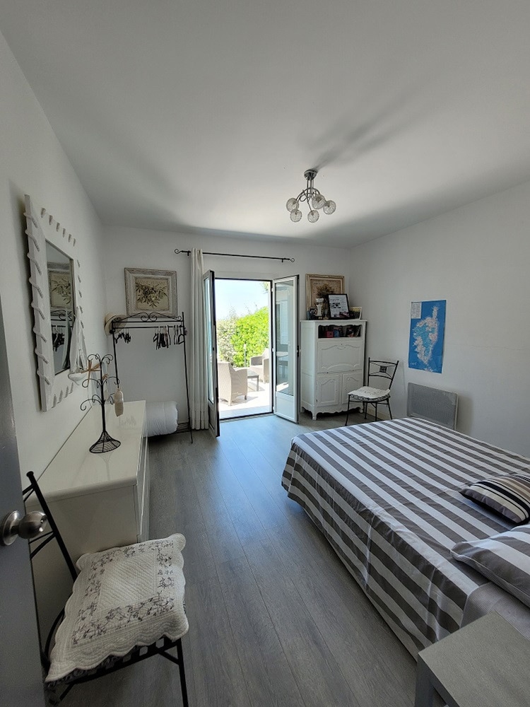 Maison Pieds Dans l eau St Florent