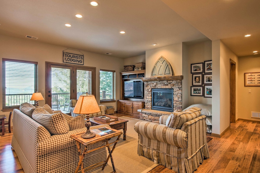 Lake & Mountain Views: Stunning Estes Park Home!