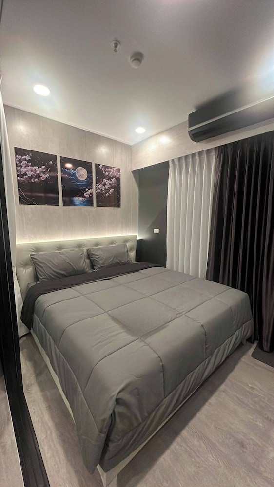 12th Floor Cozy Studio Room, 5-10 Mins Walk to Iconsiam and BTS