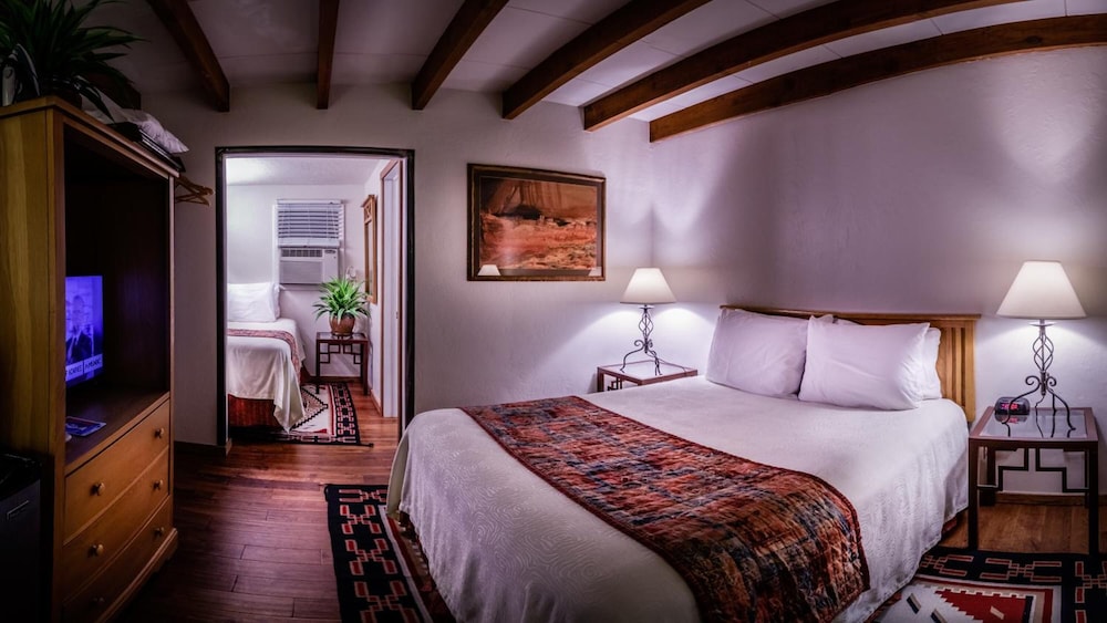 Stone Lizard Lodging