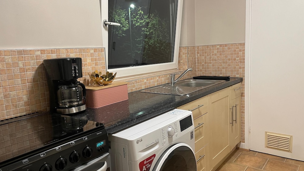 Cosy 1-bed Flat, Family Friendly, Free Parking