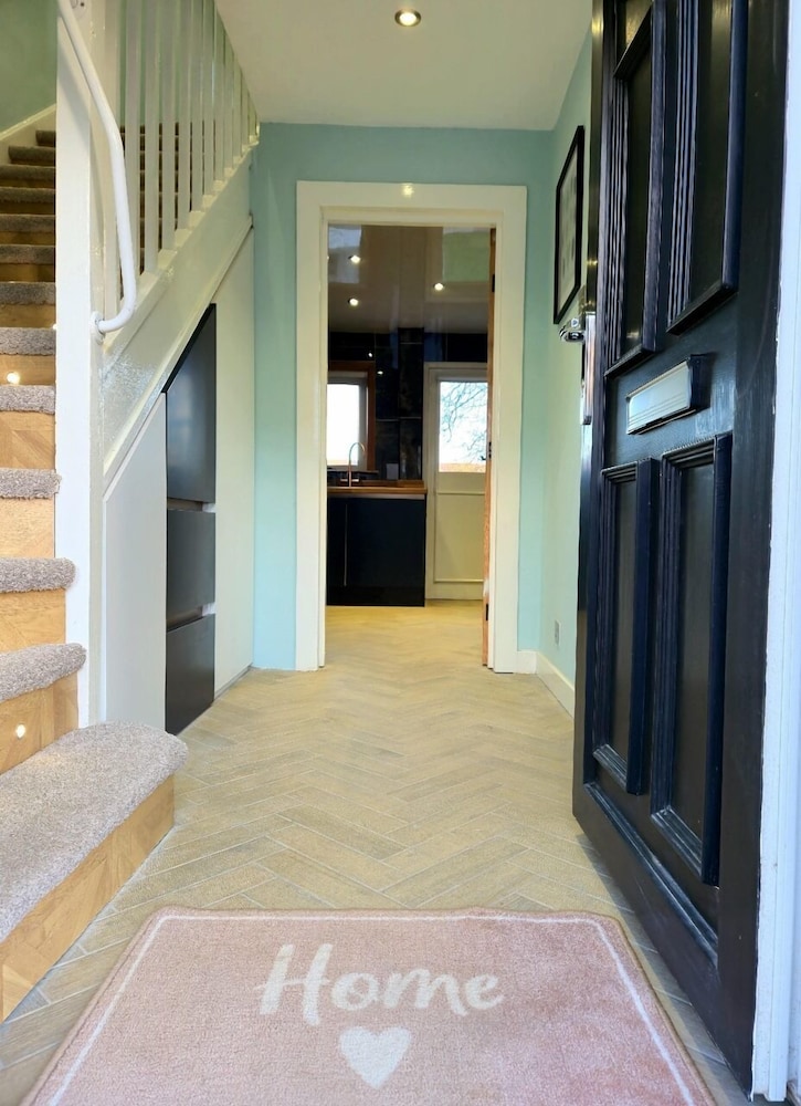 Quirky 2-Bed with Free Parking