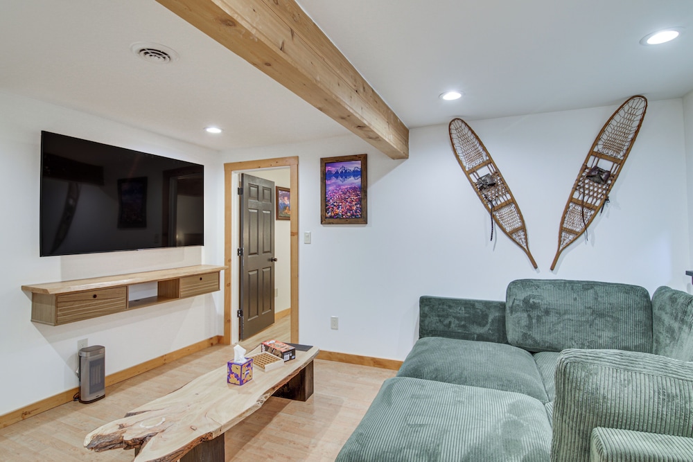 Sauna, Cold Plunge & More! Belgrade Getaway
