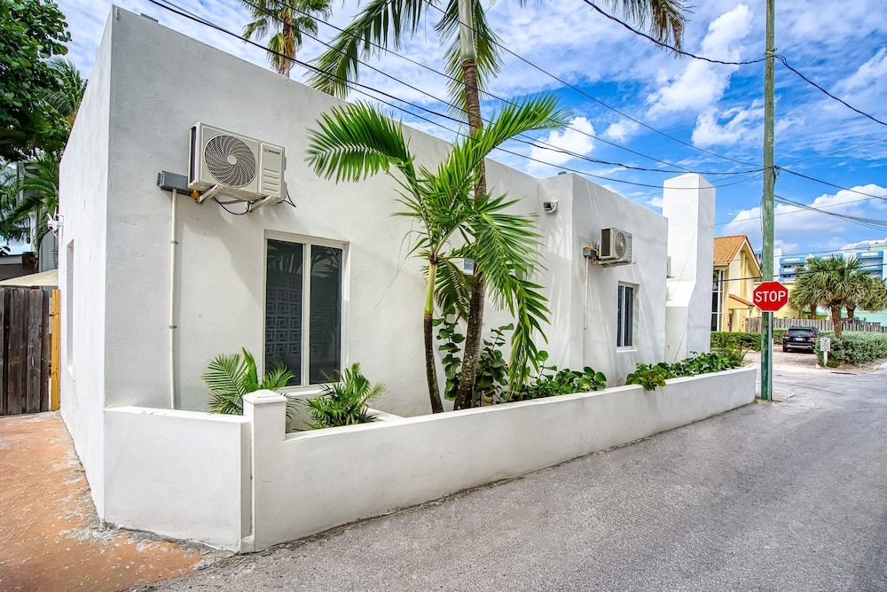 Casa Roselle 3 in Hollywood