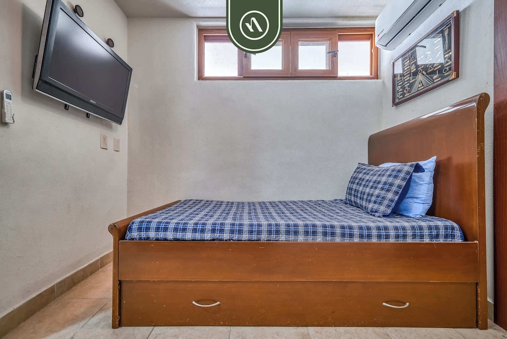 Oceanfront 3BR Condo With Beach Club - Pool
