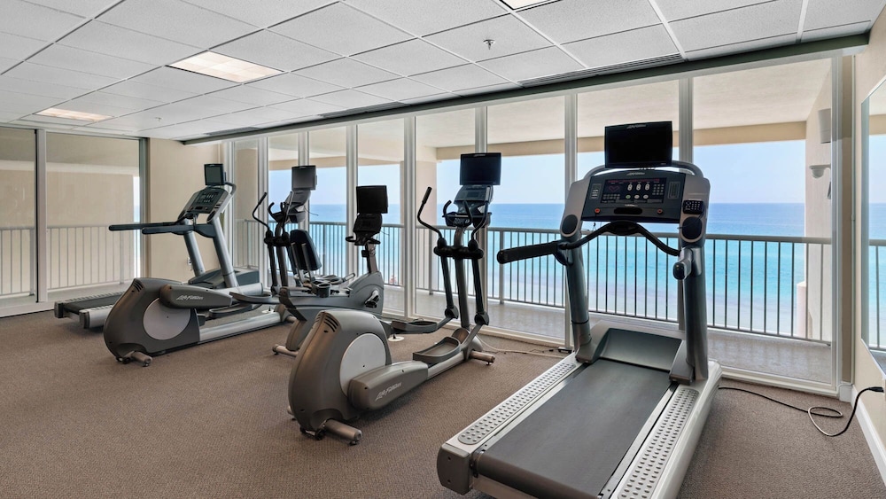 2BR Gulf Front Condo w/ Pool, Gym, Hot Tub + Free Attraction Tickets!
