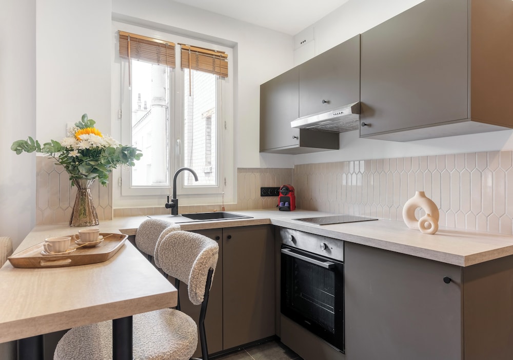 1536 Daumesnil