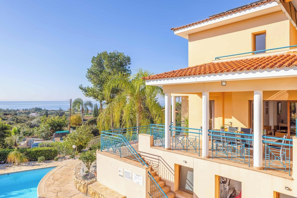 Apollon Zeus Villa