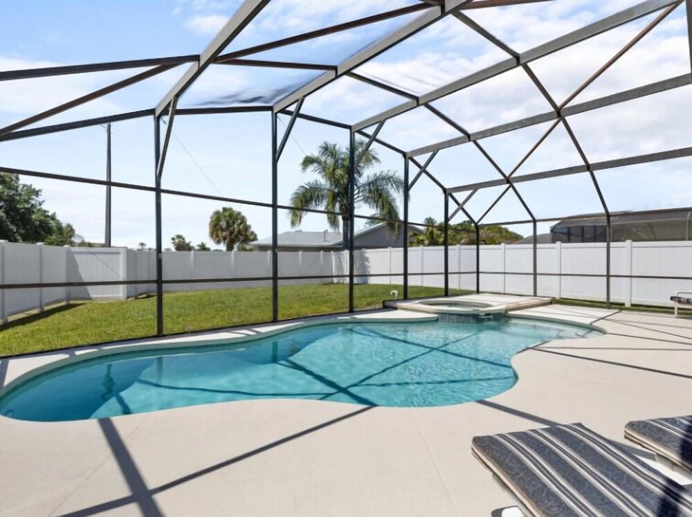 Sunny Private Pool & Spa & Fenced Yard. Nr Parks - Image 5