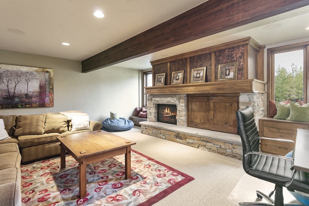 Upper Telemark Drive Home at Deer Valley Resort - 7 Bedroom Home with Hot Tub #2960 7 Home