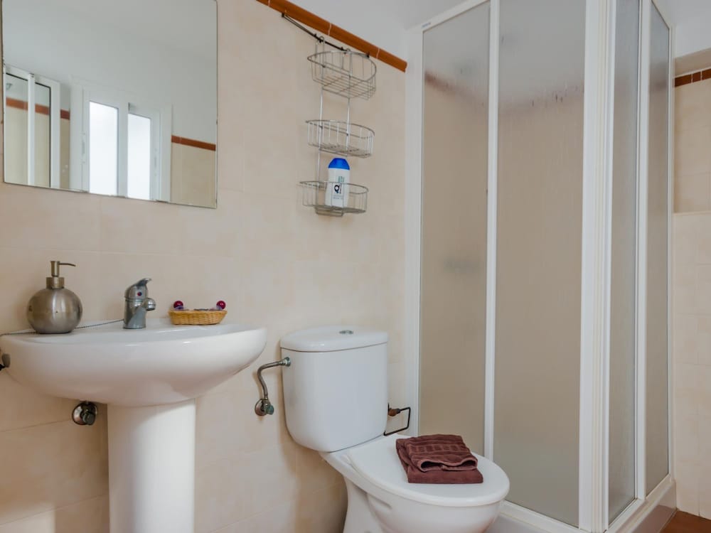 Calma Holiday Home 22606