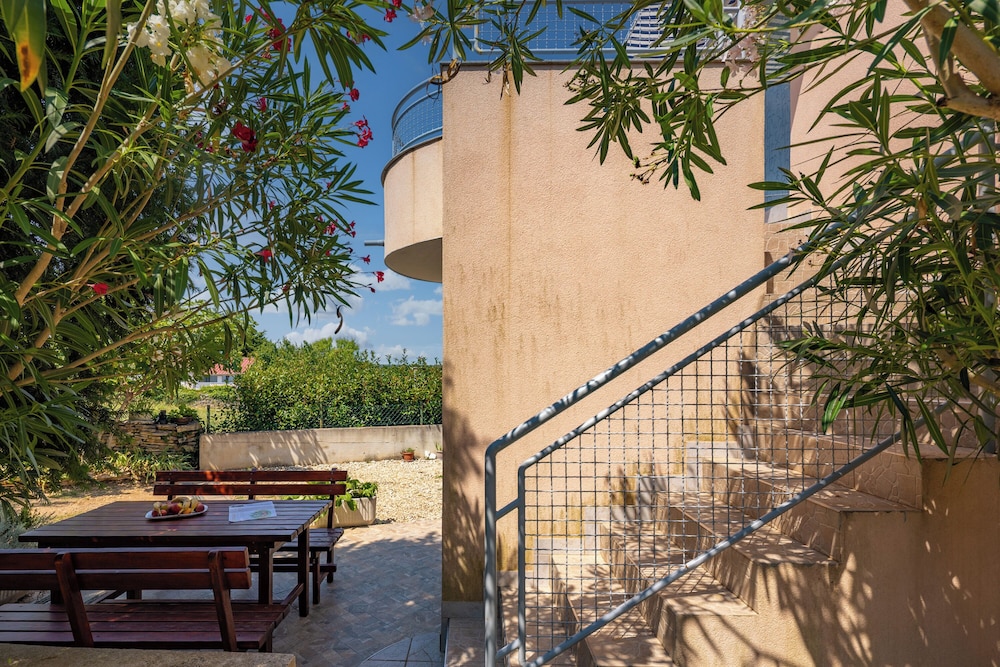 Peaceful Retreat Apartments With Terrace