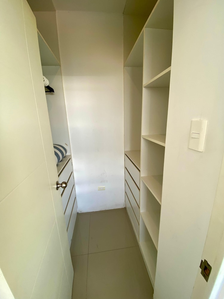 Apartment with Pool, Gym & A/C (507)