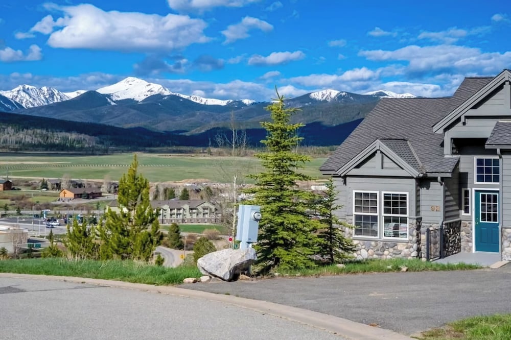 Spacious Fraser Duplex w/ Fireplace & Scenic Views