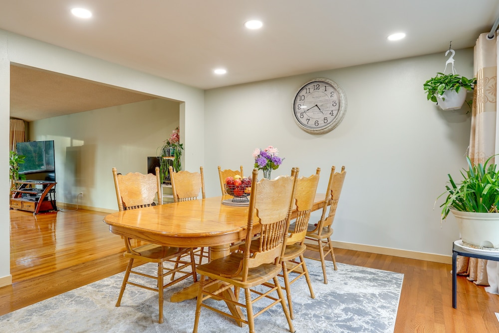 Seattle Vacation Rental w/ Fireplace & Gas Grill! view 2